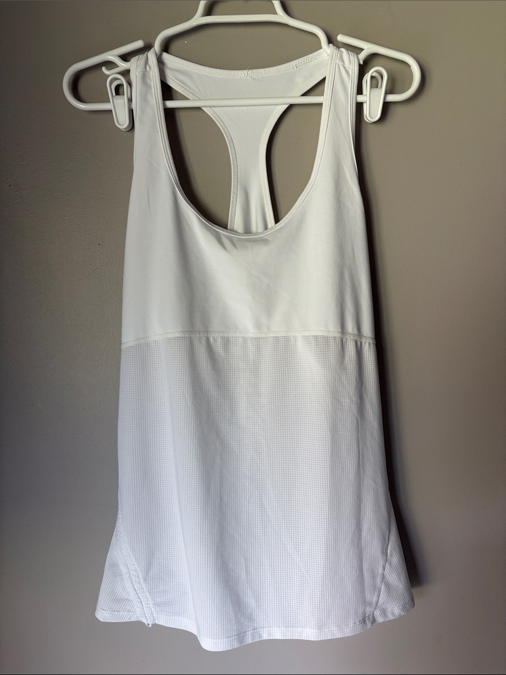 Fabletics Women’s White Flowy Athletic Racer Back Tank